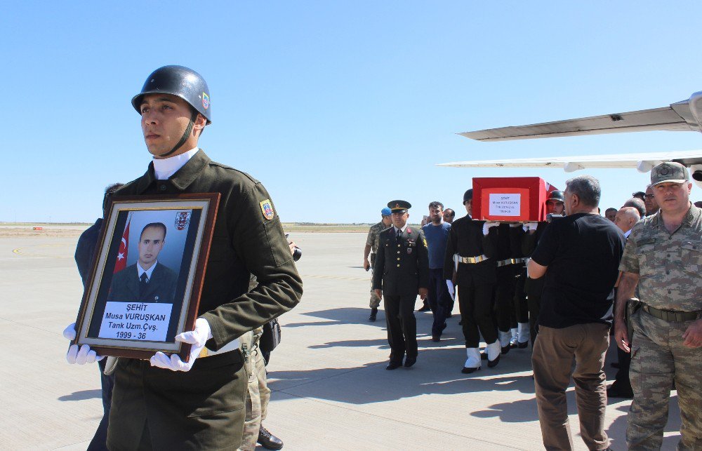 Şehit Uzman Çavuşun Cenazesi Adıyaman’da Gözyaşlarıyla Karşılandı