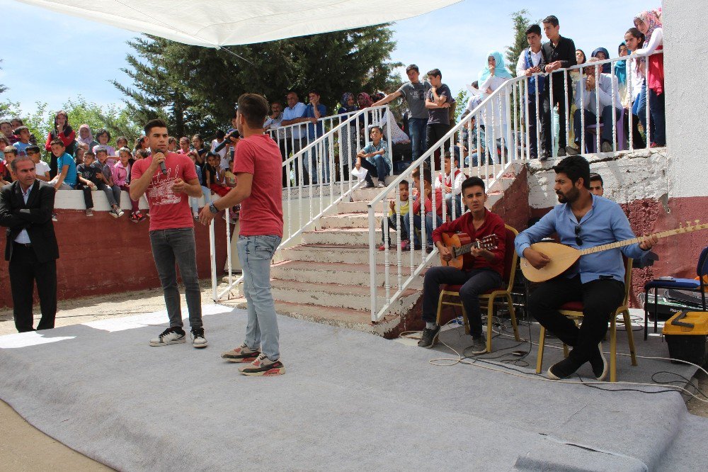 Depremzedeler Ses Yarışması İle Moral Buldu