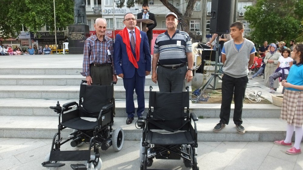 Burhaniye’de Engelliler Şenliği Renkli Görüntülere Sahne Oldu