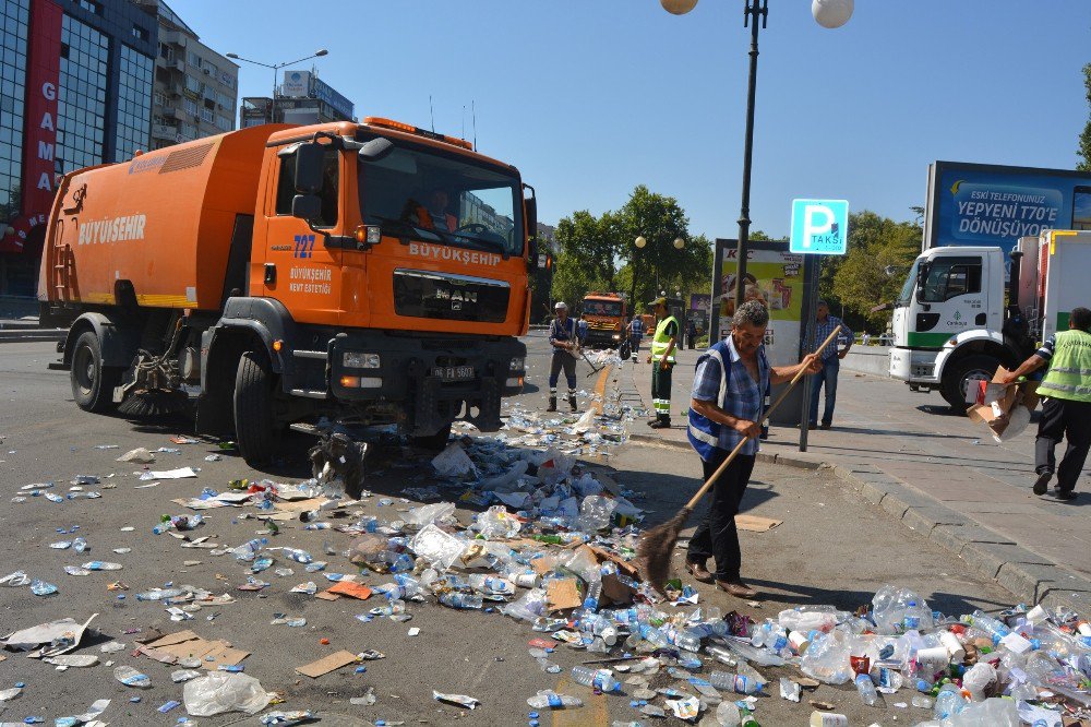 Günlük 6 Bin 500 Kilometre Yol Temizliyorlar