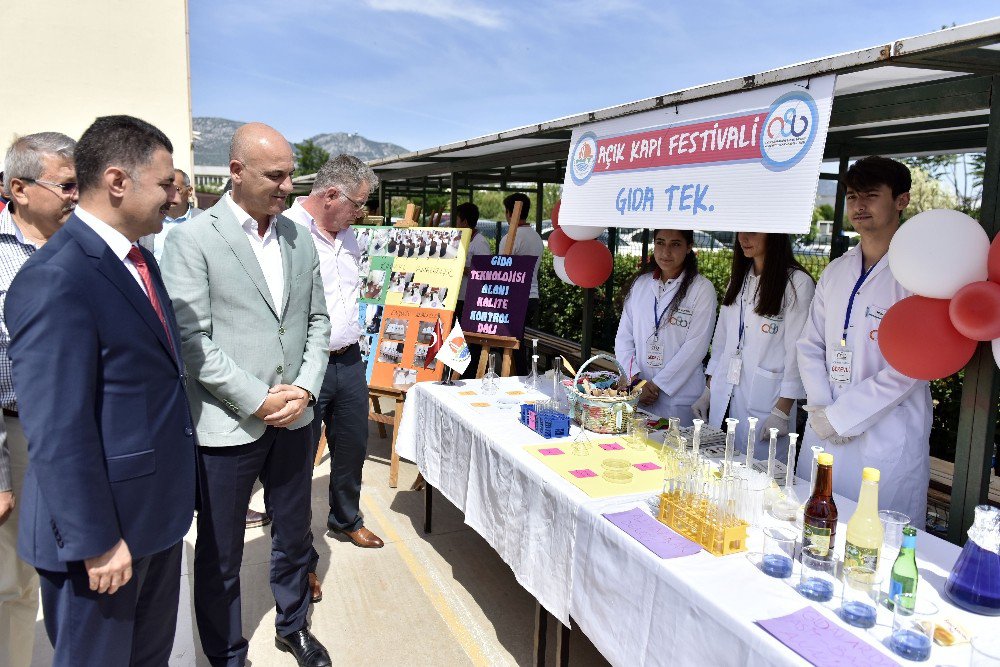 Meslek Liseliler Ürünlerini Tanıttı