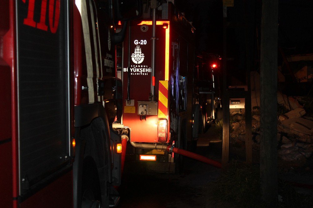 Beyoğlu’nda Metruk Bina Yangını