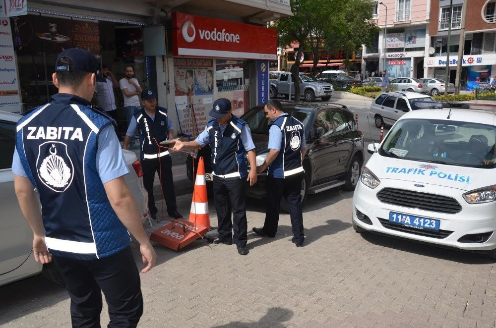 Yol Ve Kaldırımlardaki Duba Ve Tabelalar Kaldırıldı