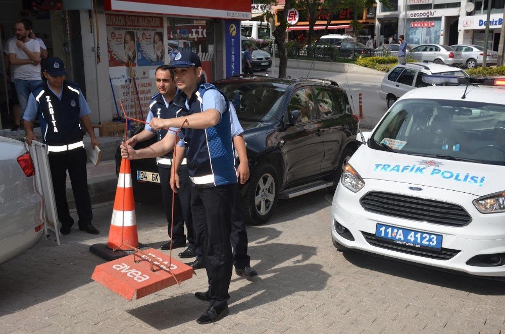 Yol Ve Kaldırımlardaki Duba Ve Tabelalar Kaldırıldı