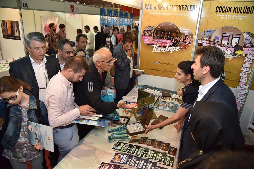 Kartepe Belediyesi Kitap Fuarını Renklendirdi