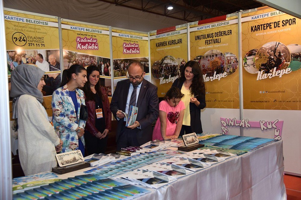 Kartepe Belediyesi Kitap Fuarını Renklendirdi