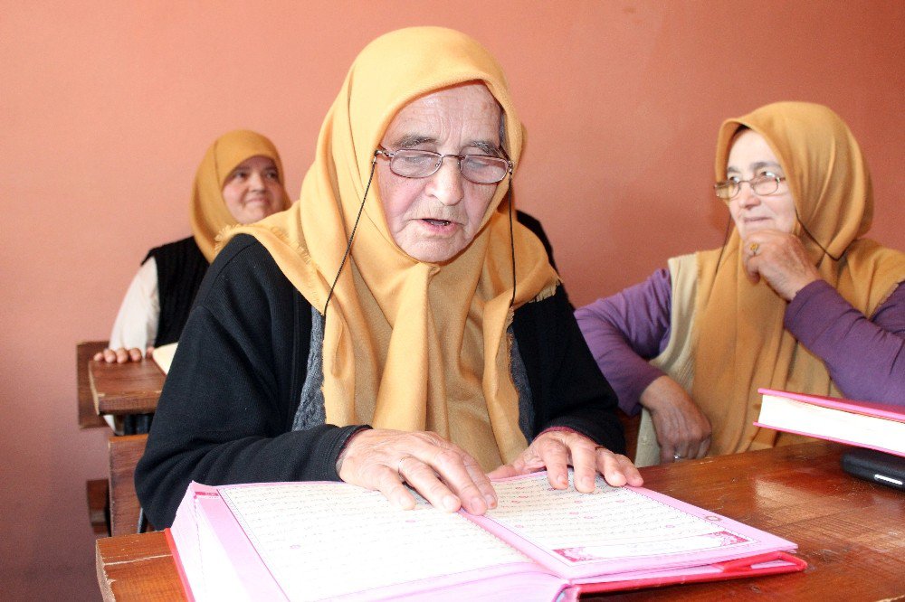 83 Yaşında Kur’an-ı Kerim Öğrendi