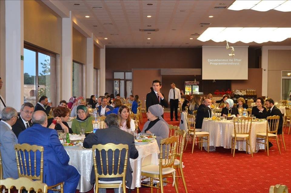 Edirne’de Koruma Ve Bakım Altında Bulunan Çocukların Yararına Yemek Verildi