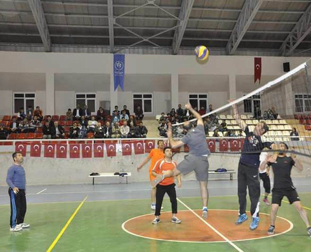 Gürüm Kaymakamlığı Voleybol Turnuvası Sona Erdi