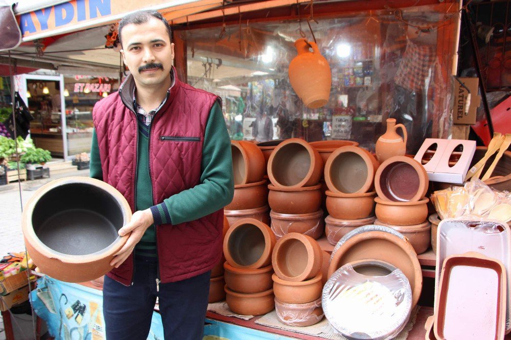 Tezgahlarda Yerini Alan Ramazan Güveçlerine İlgi Arttı