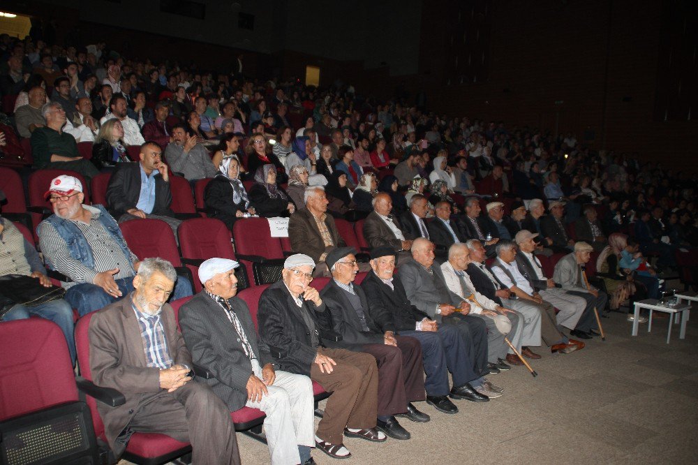 Huzurevi Sakinleri Türk Halk Müziği Konserinde Stres Attı