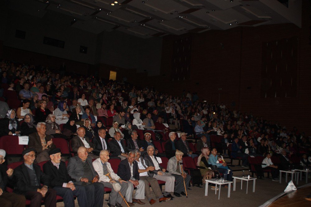 Huzurevi Sakinleri Türk Halk Müziği Konserinde Stres Attı