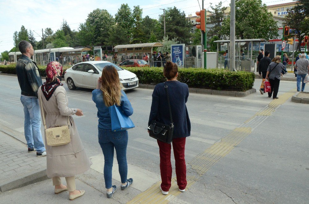 Hastane Önüne Radar Ya Da Üstgeçit İstiyorlar