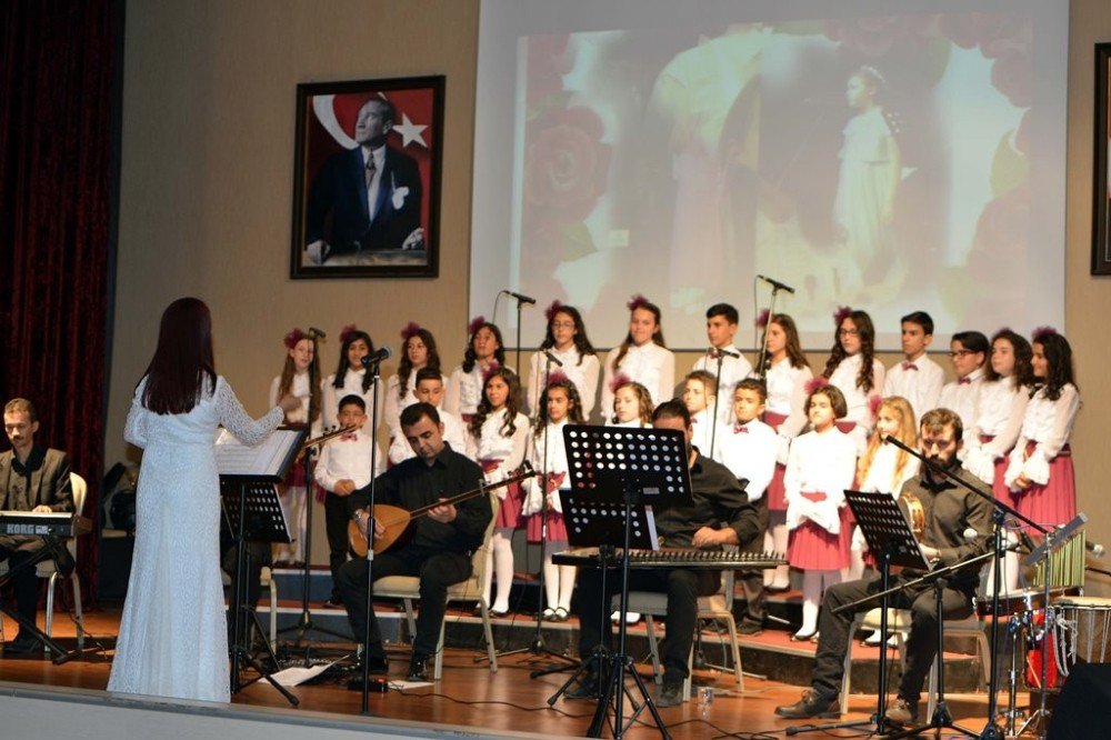 Çocuk Korosundan Anneler Gününe Özel Konser