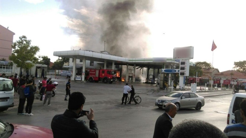 Konya’da Akaryakıt İstasyonunda Korkutan Yangın