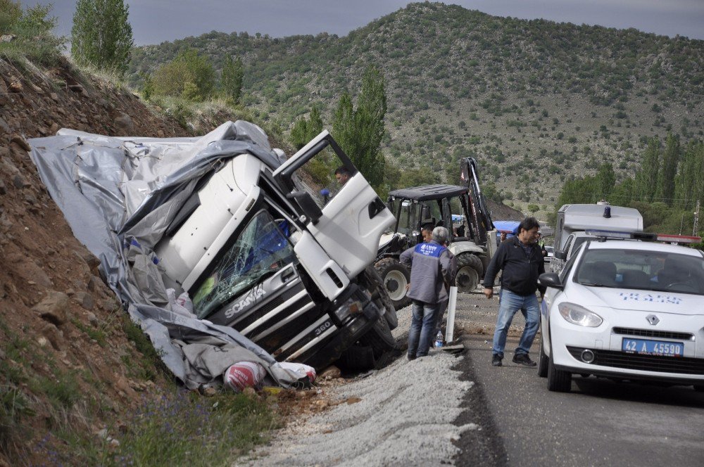 Konya’da Kamyon İş Makinesine Çarptı: 1 Ölü, 1 Yaralı