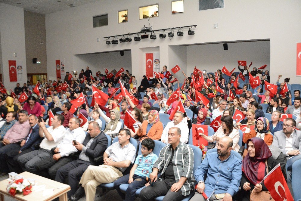 Öğrenciler 15 Temmuz’u Türkülerle Andı