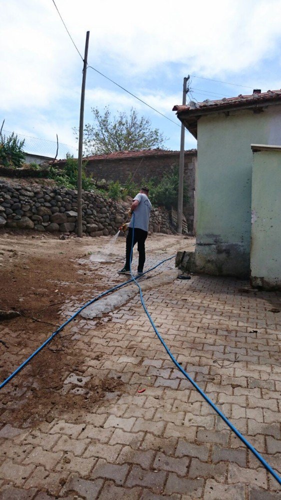 Kırkağaç’ta Haşerelere Karşı İlaçlama Devam Ediyor