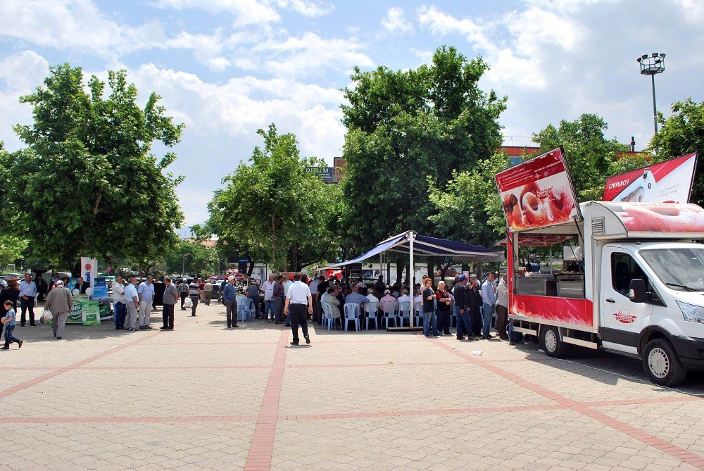 Salihli’de Çiftçiler Gününde 5 Bin Kişilik Lokma Hayrı