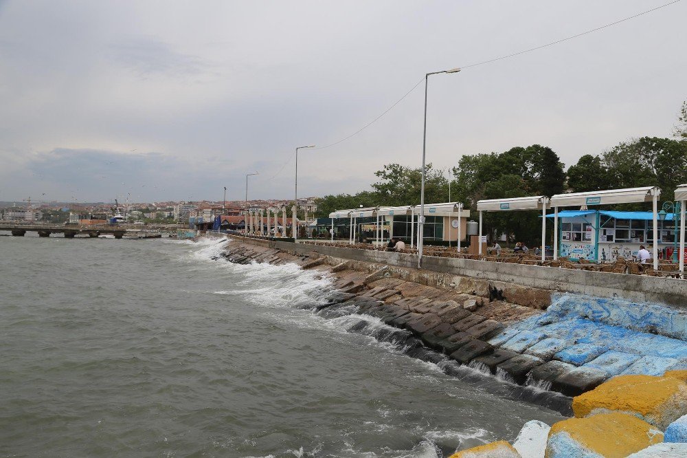 Marmara Denizi’nde Ulaşıma Poyraz Engeli