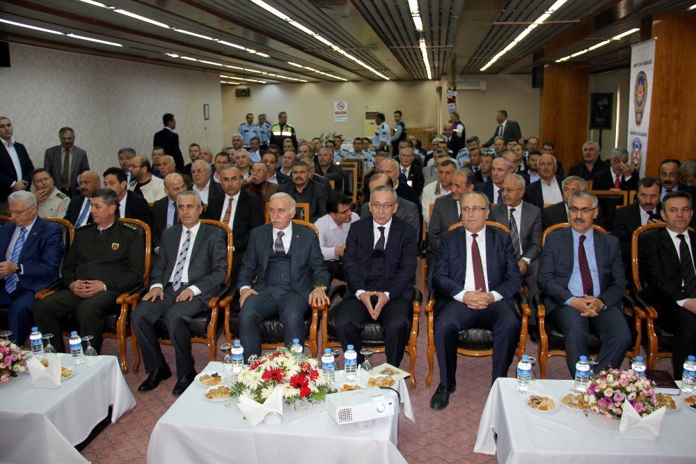 Akdeniz: “Trafikte Hepimizin Hayatı Tehdit Altında”