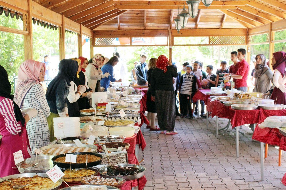 Çemişgezek’de Öğrencilerin Kermesine Yoğun İlgi