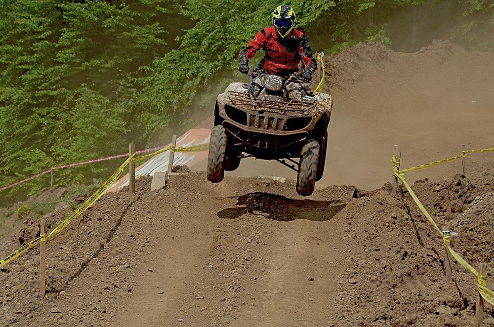 Bin 100 Metre Rakımda, Enduro Şampiyonası