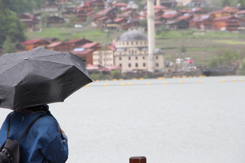 Uzungöl Yaz Turizm Sezonuna Yerli Turistlerle "Merhaba" Dedi