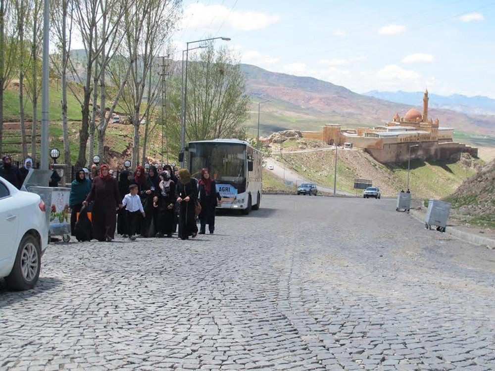 Ağrı’da Kadınlar Geziyor