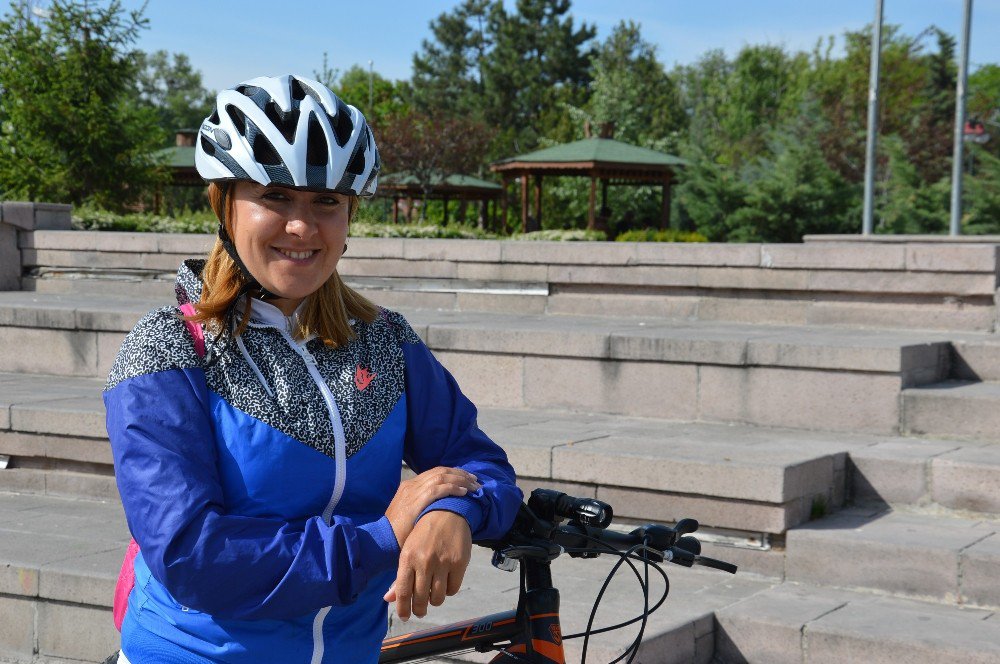 Muhasebeci Ayşe Elidemir, Kırıkkale’ye Bisikleti Sevdirmeye Çalışıyor