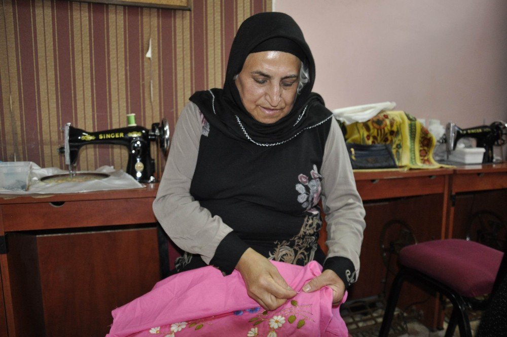 Torunlarına Çatom Sayesinde Bakıyor