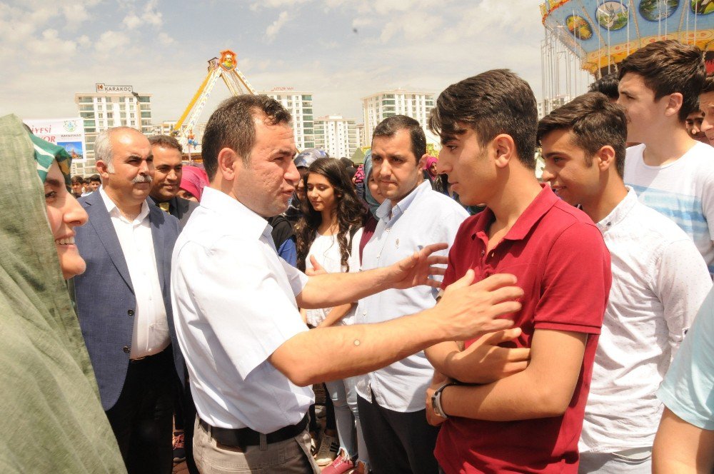 Kayapınar Gençliği Lunaparkta Eğlendi