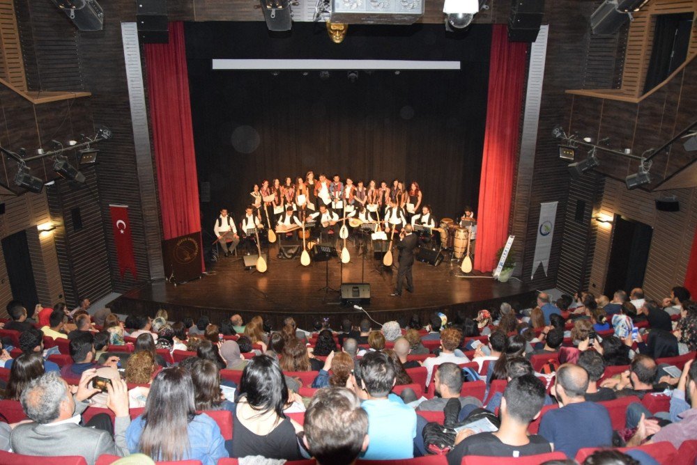 Düzce Üniversitesi’nde Türk Halk Müziği Konseri Gerçekleştirildi