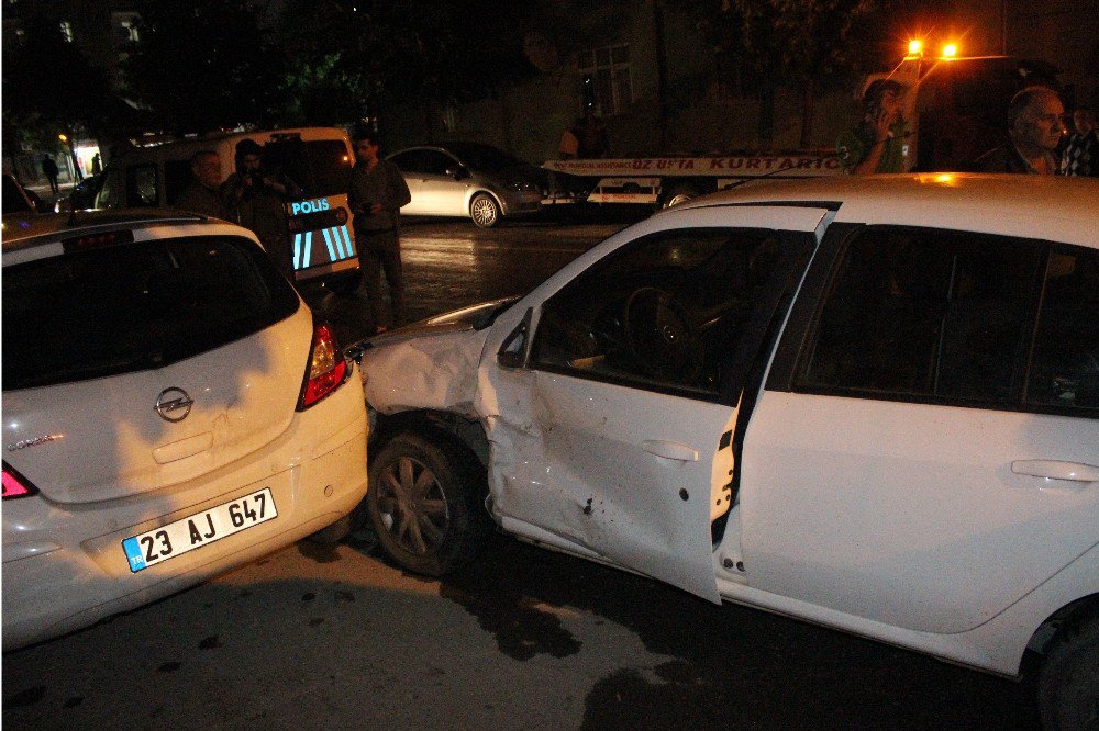 Elazığ’da Ambulans İle Otomobil Çarpıştı: 2 Yaralı