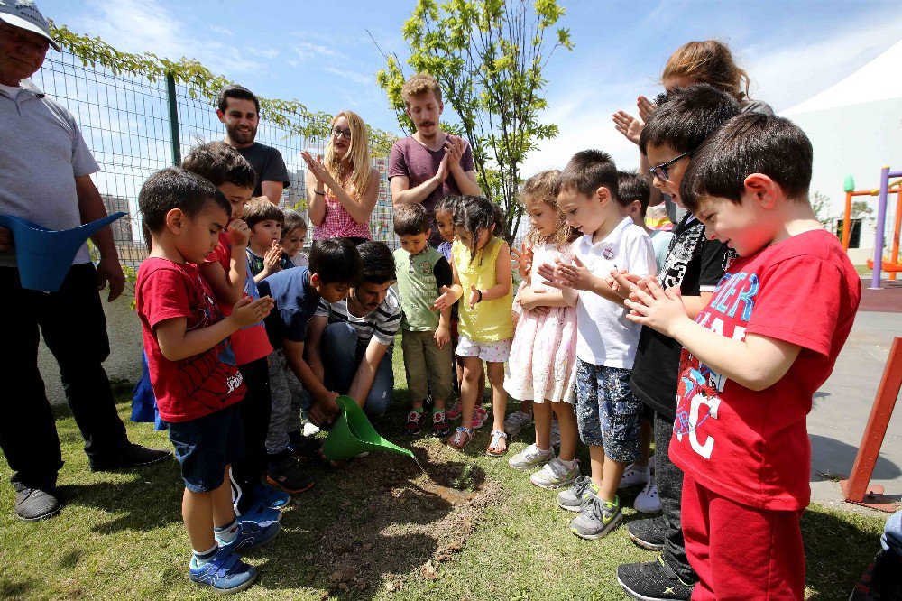 Karşıyaka’nın Minik Filizleri Fidan Dikti