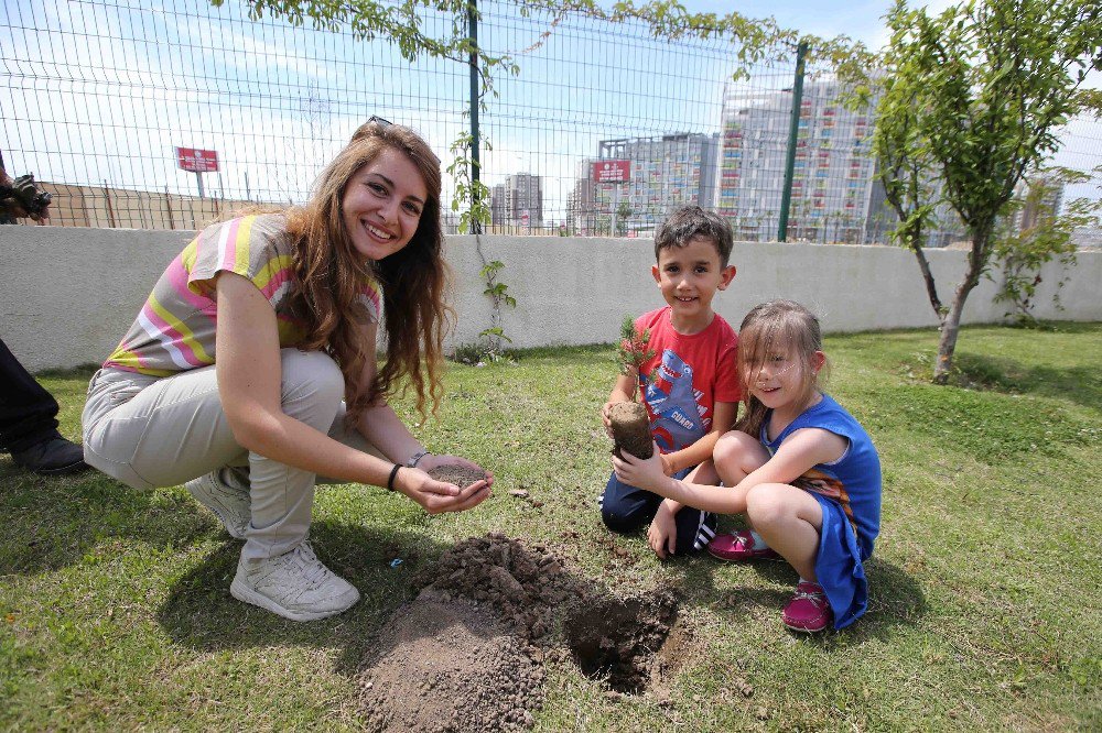 Karşıyaka’nın Minik Filizleri Fidan Dikti