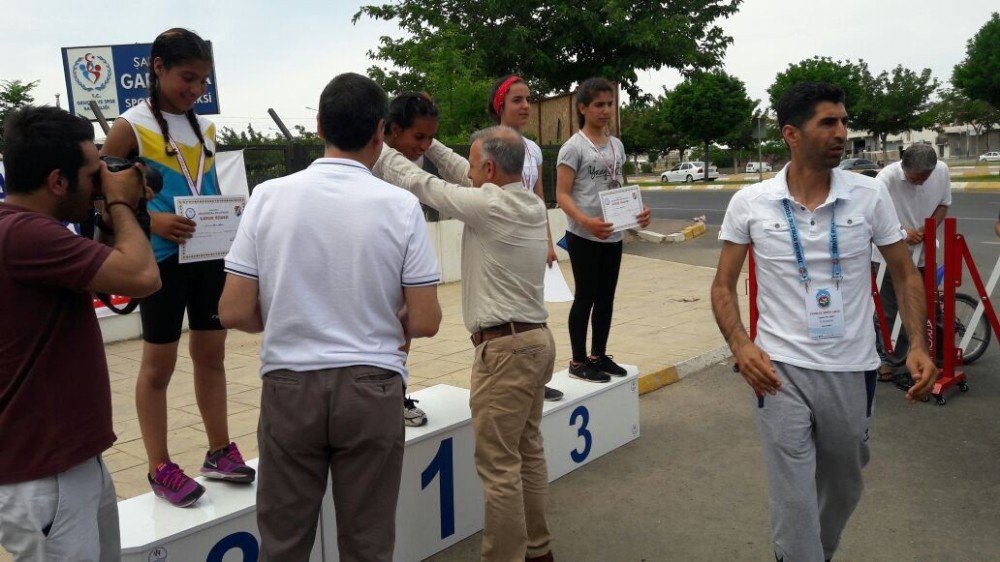 Haliliyeli Sporculardan Bir Altın Bir Gümüş Madalya