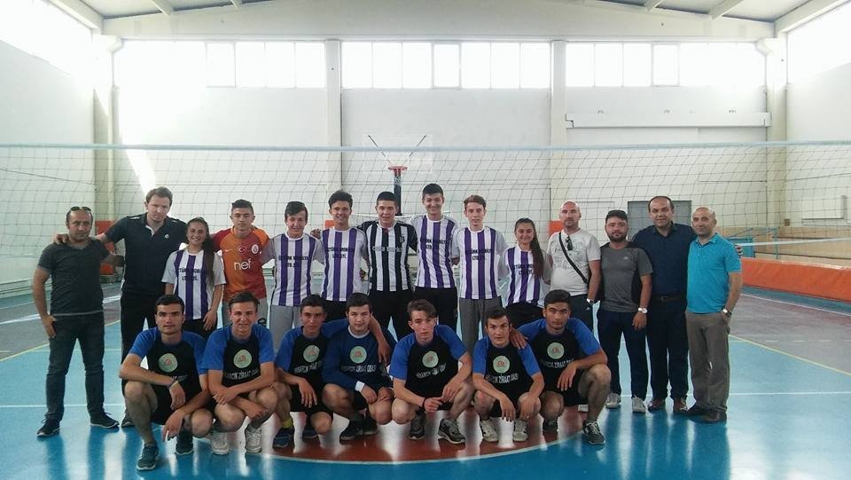 Hisarcık’ta Liseler Arası Voleybol Turnuvası