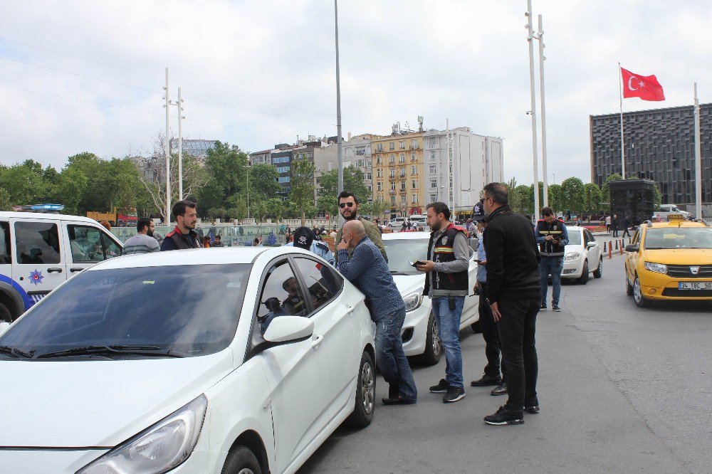 İstanbul’da Trafik Polisleri Kuş Uçurtmuyor