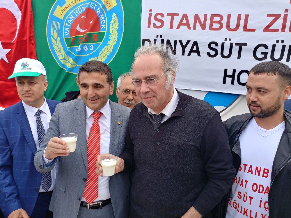 Bakırköy Meydanı’nda 30 Tonluk Tankerle Sıcak Süt Dağıtıldı