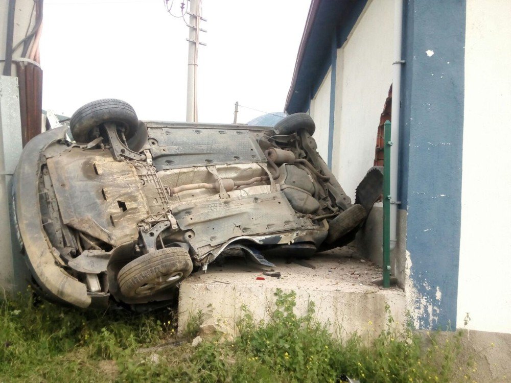 Trafik Kazasında Yaralanan Genç Hayatını Kaybetti