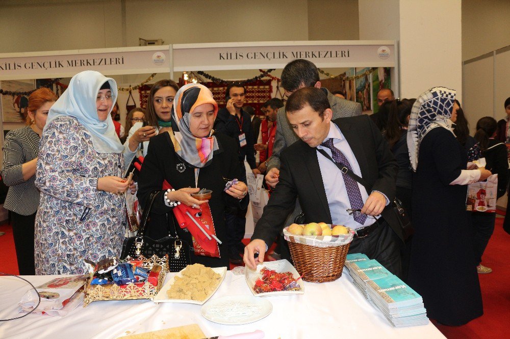 Gençlik Merkezi Günlerinde Karaman Standı Yoğun İlgi Görüyor