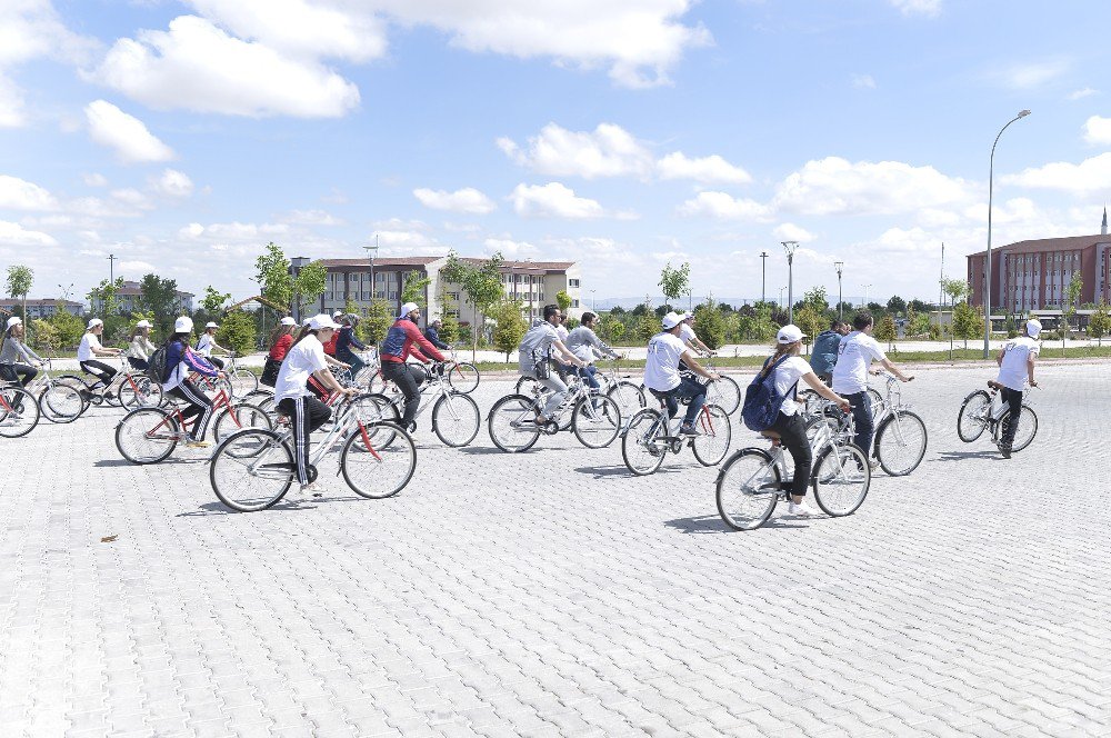 Kmü’de Öğrenciler Hem Eğlendi Hem De Spor Yaptı