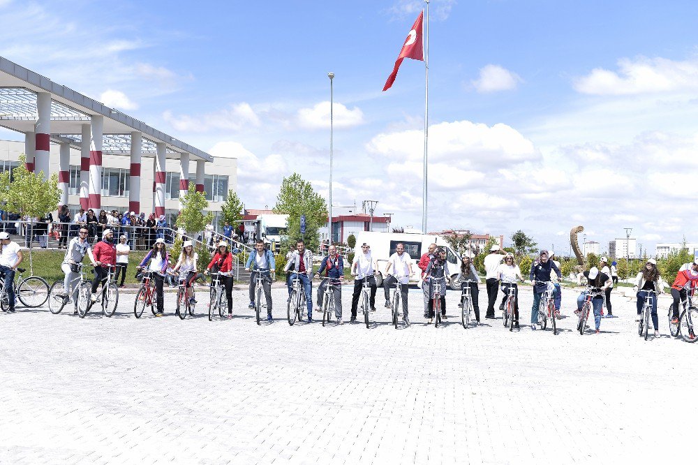 Kmü’de Öğrenciler Hem Eğlendi Hem De Spor Yaptı