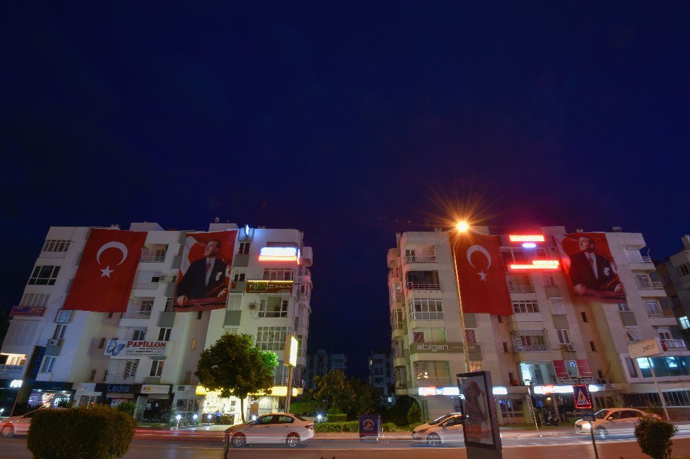 Tekelioğlu Caddesi Türk Bayrakları Ve Atatürk Posteriyle Donatıldı