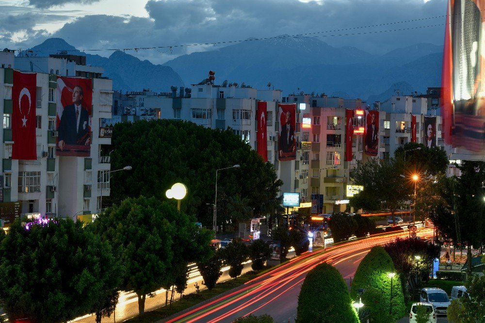 Tekelioğlu Caddesi Türk Bayrakları Ve Atatürk Posteriyle Donatıldı