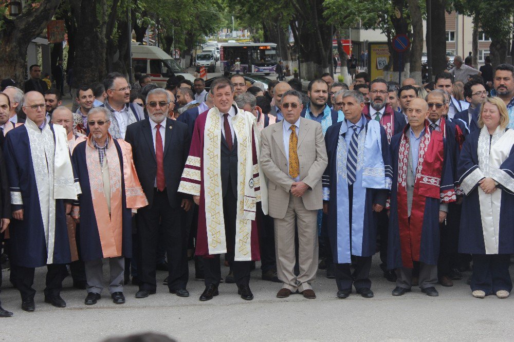 Çankırı Karatekin Üniversitesinde Mezuniyet Coşkusu