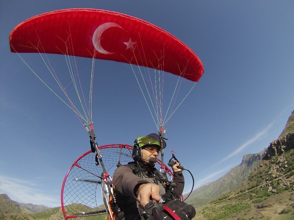 Operasyonun Sürdüğü Kato’da Yamaç Paraşütü