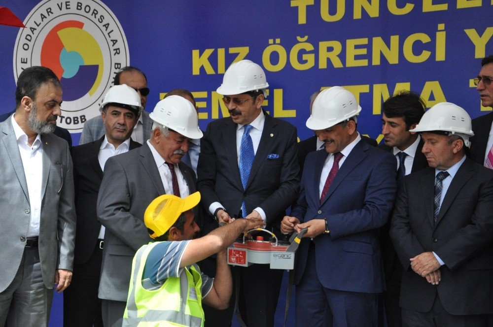 Tobb Başkanı Hisarcıklıoğlu: "Batı Ülkelerinde Kadınların İş Gücüne Katılımı Yüzde 50, Bizde Bunun Yarısı"