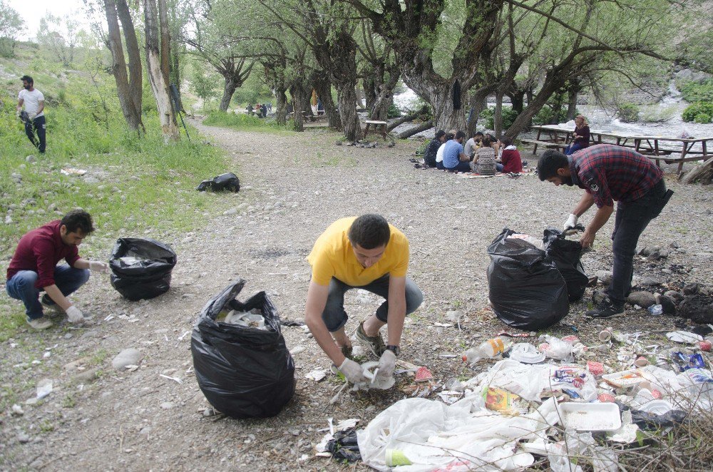 Munzur Gözeleri’nden 10 Torba Çöp Topladılar